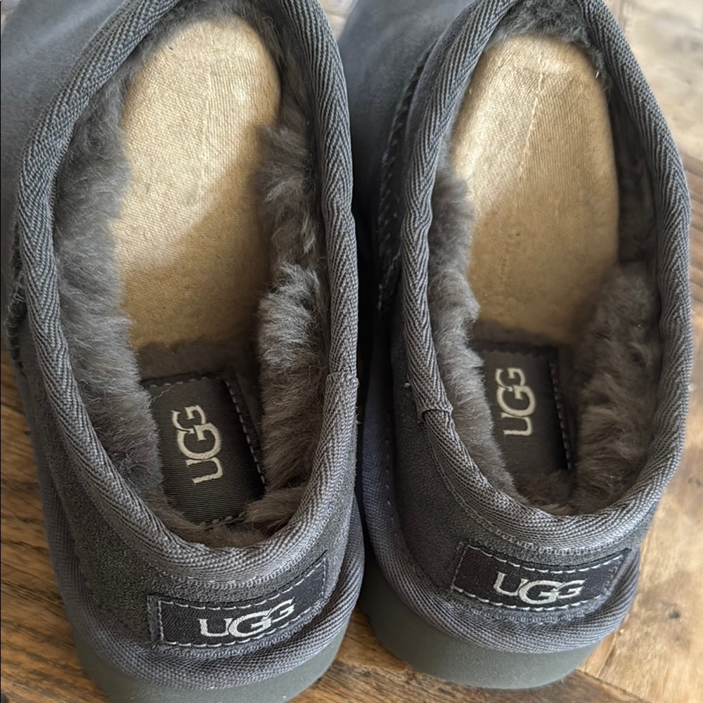 UGG Charcoal Suede Slippers New in Box - Picture 5 of 7
